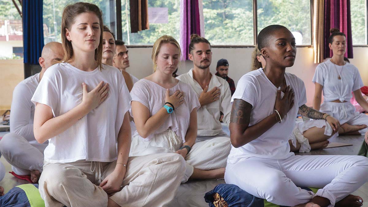 best 200 hour yoga teacher training in rishikesh