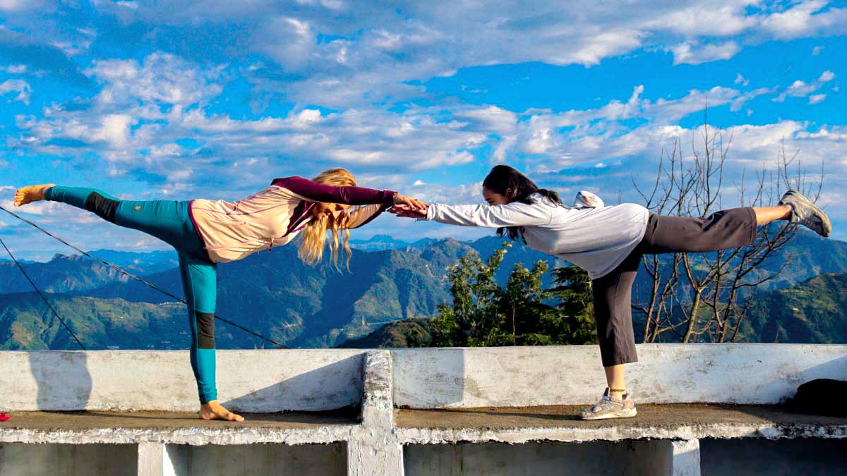 best 300 hours yoga teacher training in rishikesh